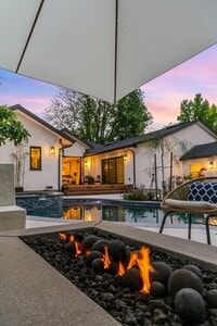 Building Photo - 4867 Revlon Dr