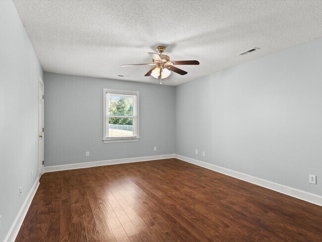 Building Photo - Great location in Harvest and only minutes...