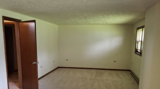 Building Photo - 643 Ziegler Dr