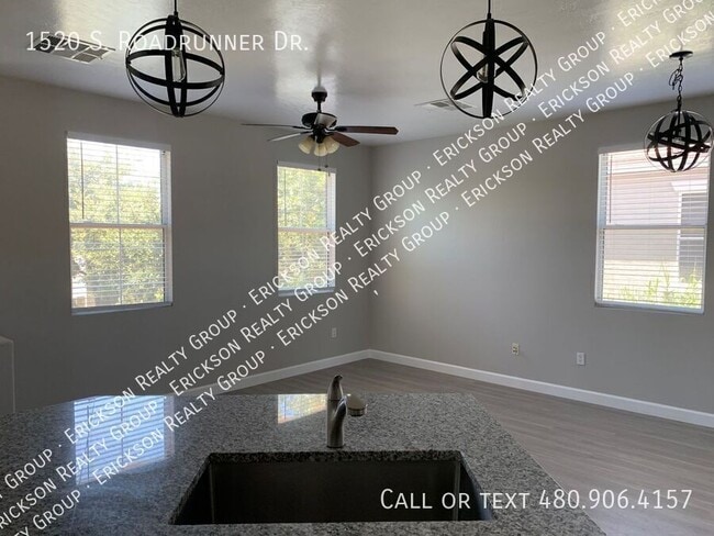 Building Photo - 1520 S Roadrunner Dr