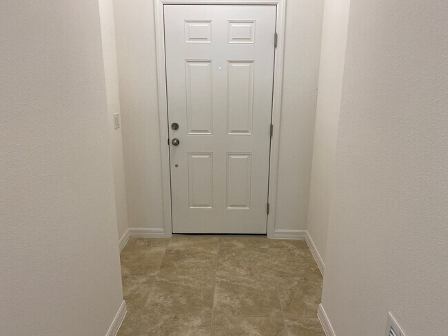 Building Photo - Newer Home, 3 Bedroom 2 Bath,  2 Car Garag...