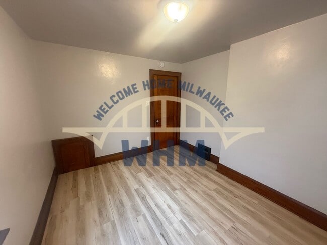 Building Photo - 3602 N 41st St