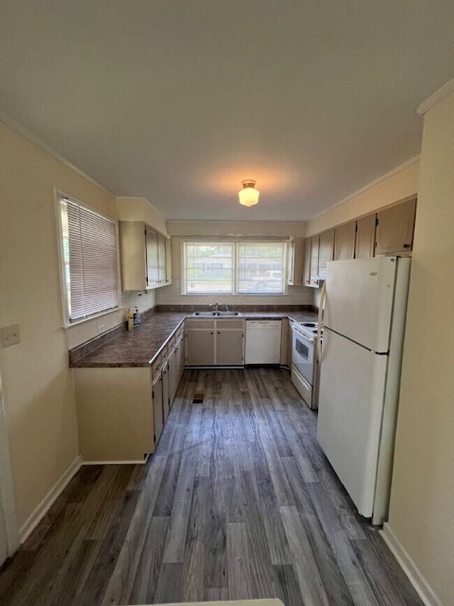 Building Photo - 2 Bedroom House - Walk to VSU!