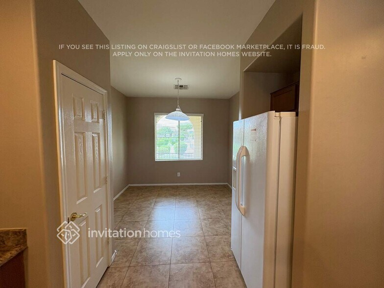 Building Photo - 3121 S 74th Dr