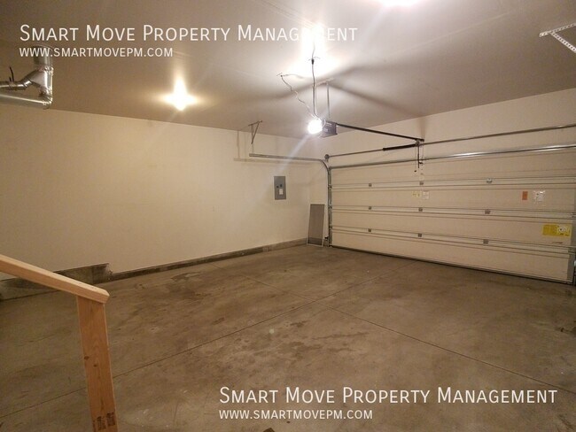 Building Photo - 377 W Hale St