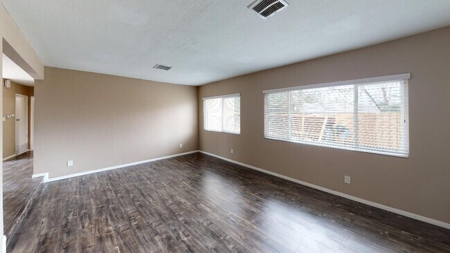 Building Photo - Available now! Awesome 4/2 Single Story home in the heart of Loma Linda for Lease!