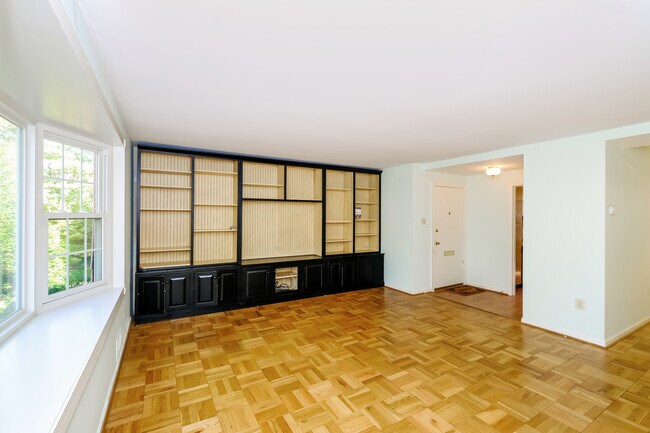 Building Photo - 647 Azalea Dr