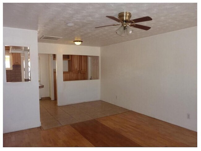 Building Photo - 3027 W San Miguel Ave