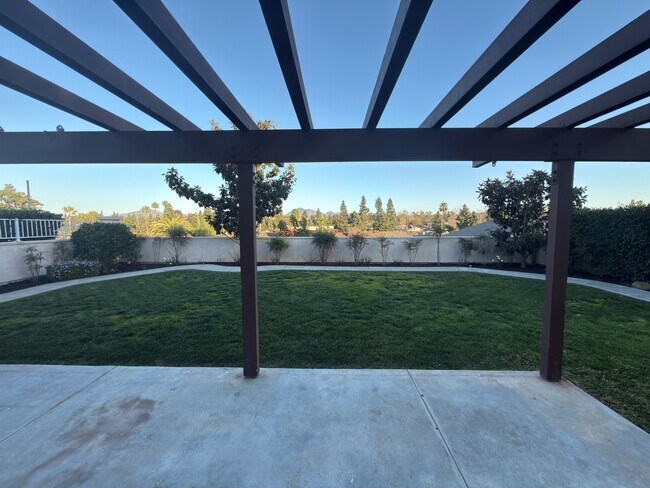 Building Photo - 17571 Cabela Dr