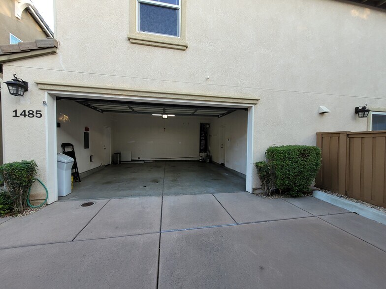 Building Photo - 1485 Mosaic Gln