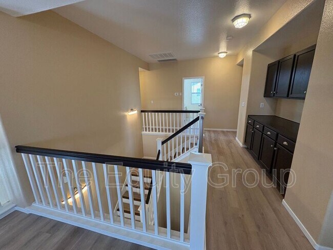 Building Photo - 938 W Encore Dr