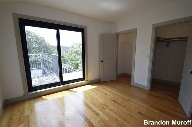 Building Photo - 15 Maywood St