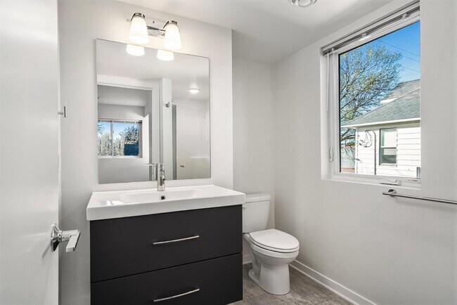 Building Photo - 153 Seward Ave NW