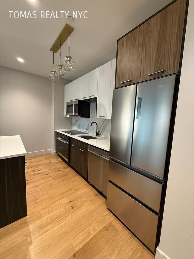 Building Photo - 1890 Pelham Pkwy S