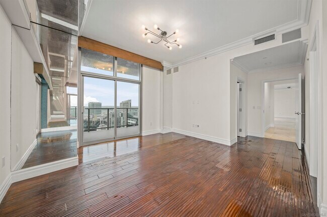 Building Photo - 800 The Mark Ln