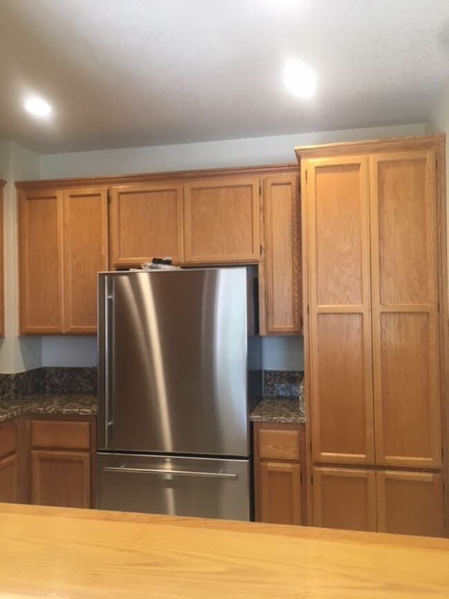 Building Photo - Outstanding 2 bd 2 bth Condo in prime Plea...