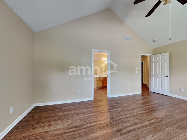 Building Photo - 1536 Cardinal Ln