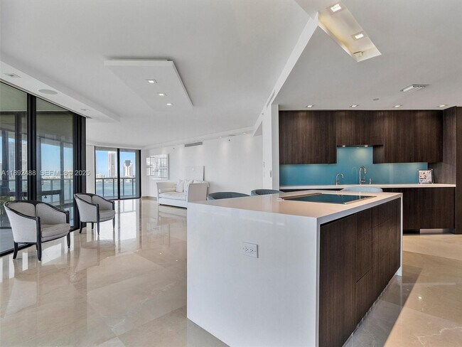 Building Photo - 4000 Island Blvd