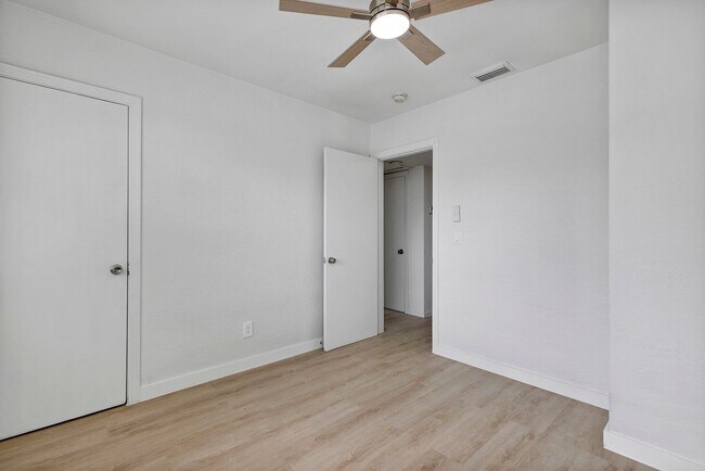 Building Photo - Beautifully Refreshed 3-Bedroom Home – Modern Kitchen & Spacious Interior