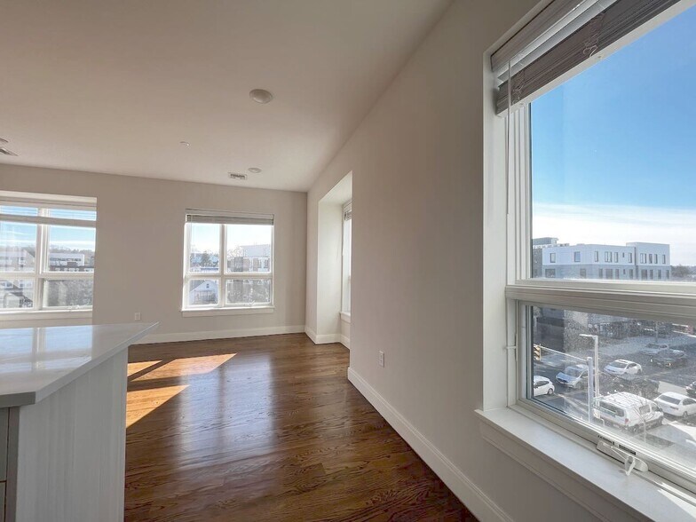 Building Photo - 7 Everett St