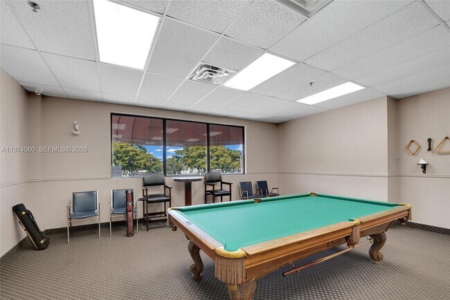 Building Photo - 811 S Hollybrook Dr