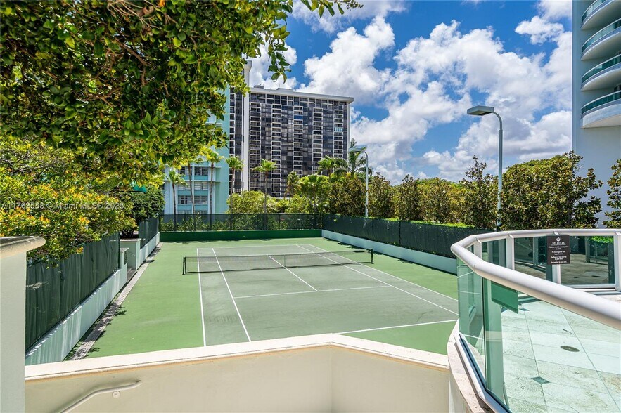 Building Photo - 1643 Brickell Ave