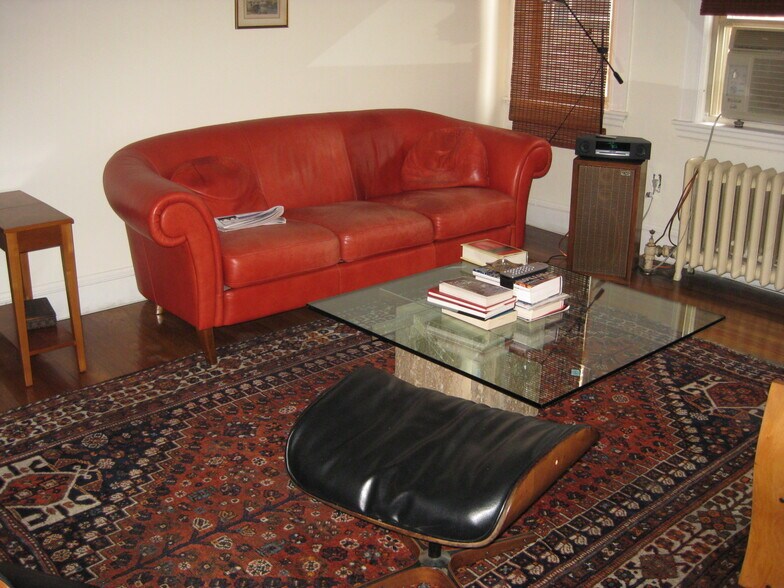 Building Photo - 52 Garden St