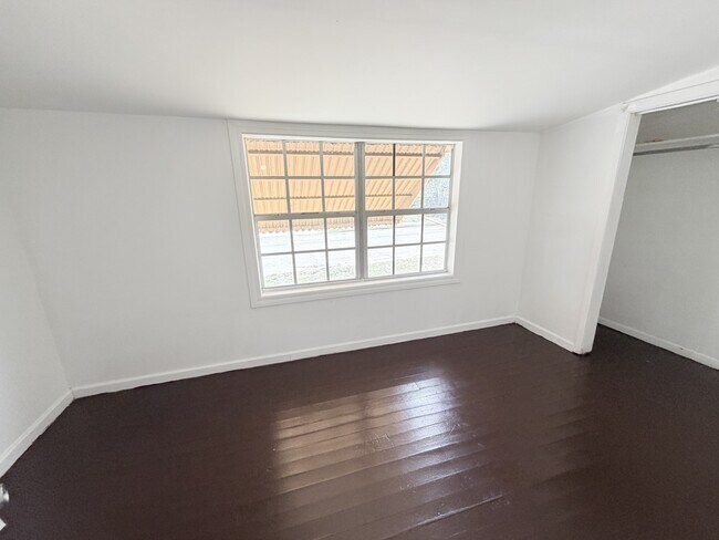 Building Photo - 4343 Pinewood Ave
