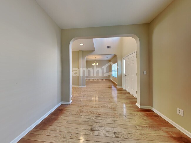 Building Photo - 110 Pristine Ct