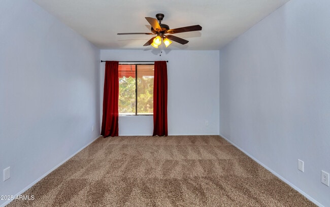 Building Photo - 33 E Beck Ln