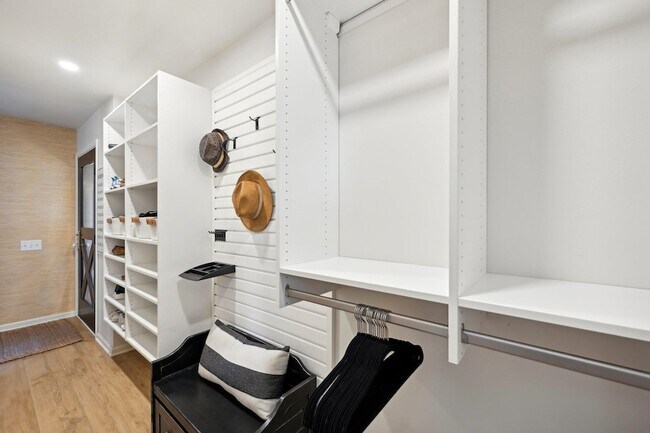 Building Photo - 2800 Tomahawk Ct