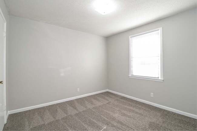 Building Photo - 1432 McCan Dr
