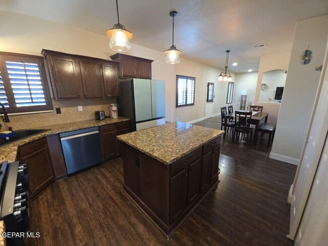 Building Photo - 12867 Hidden Grove Dr