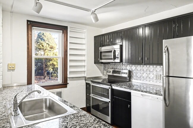 Building Photo - 739 Sergeantsville Rd