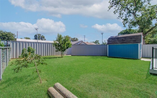 Building Photo - 1108 Kern St