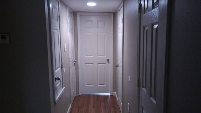 Building Photo - Spacious 3 Bedroom Townhome