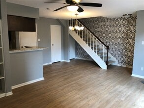 Building Photo - 10615 Briar Forest Dr