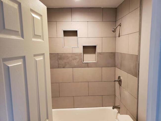 Building Photo - Your Cozy 2-Bedroom Retreat: Fenced Yard, Modern Upgrades & Perfect Location!