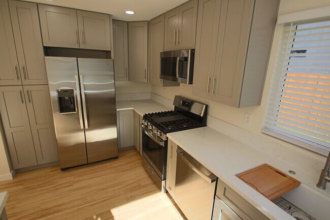 Building Photo - Spring Valley 4-Bedroom Home - Completely remodeled