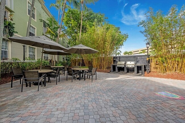 Building Photo - 1919 Van Buren St