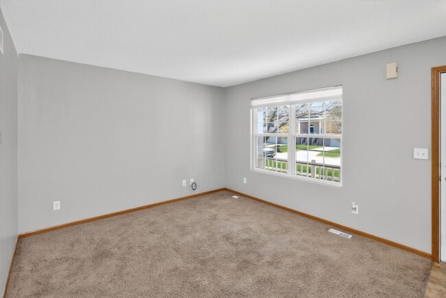 Building Photo - SPACIOUS COMFORT!! 3 Bedroom, 2 Bathroom House in Ankeny!