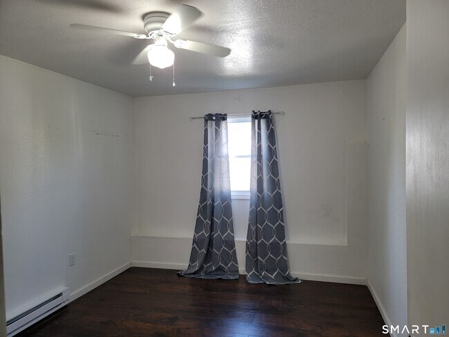 Building Photo - 53 Santoro St