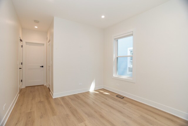 Building Photo - 6522 N Natoma Ave