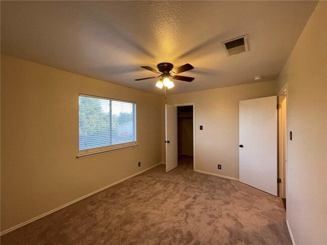 Building Photo - 102 Brentwood Dr