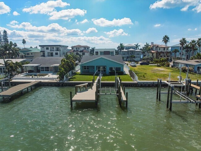 Building Photo - 828 Bay Point Dr