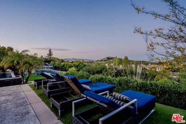 Building Photo - 3880 Prado del Trigo