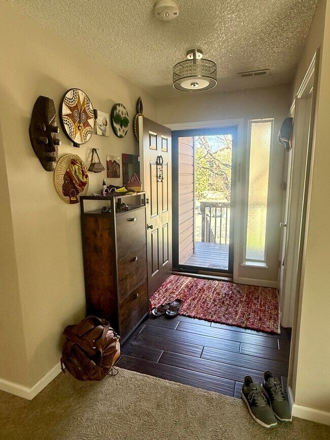 Building Photo - Spacious, Sunlit 3BR / 2 BA Condo just steps away from Standley Lake!