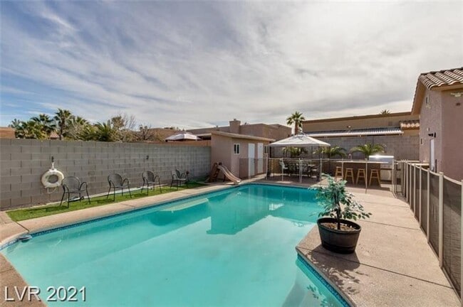 Building Photo - ** COMING SOON ** AMAZING SINGLE STORY HOME IN HENDERSON WITH DETACHED CASITA NO HOA & HOME COMES...