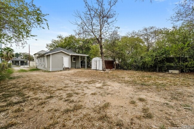 Building Photo - 614 Delgado St