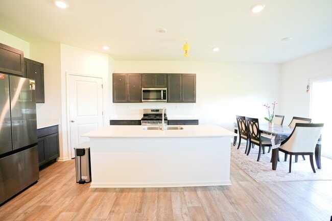 Building Photo - 2733 Berrywood Ln